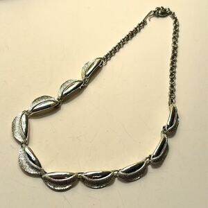 Vintage Silver Tone Clamshell chain linked necklace 13-17.5”